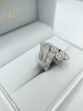 Load image into Gallery viewer, Five Flowers Diamond Ring