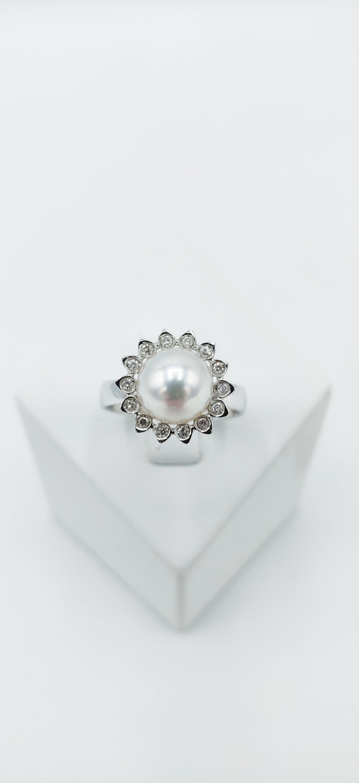 Anello con Perla e Diamanti